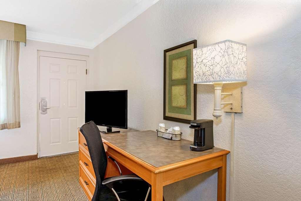 La Quinta Inn By Wyndham Orlando Airport West Phòng bức ảnh